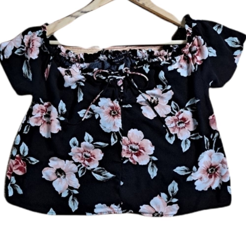 Kendall & Kylie Floral Cropped Top Black Pink Medium (Juniors)